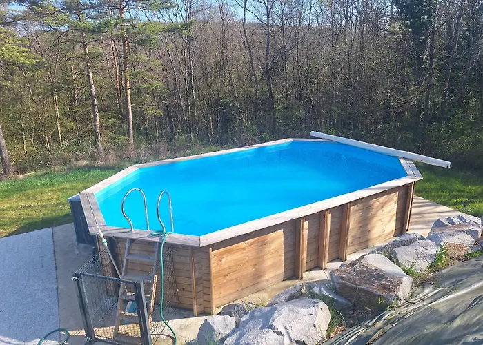 Alpesi faház Le Avec Piscine -